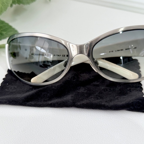 Authentic Chanel 4116 sunglasses - Picture 6 of 16